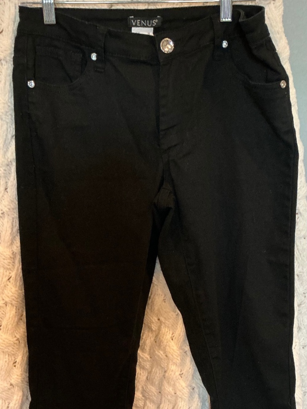 Black capris